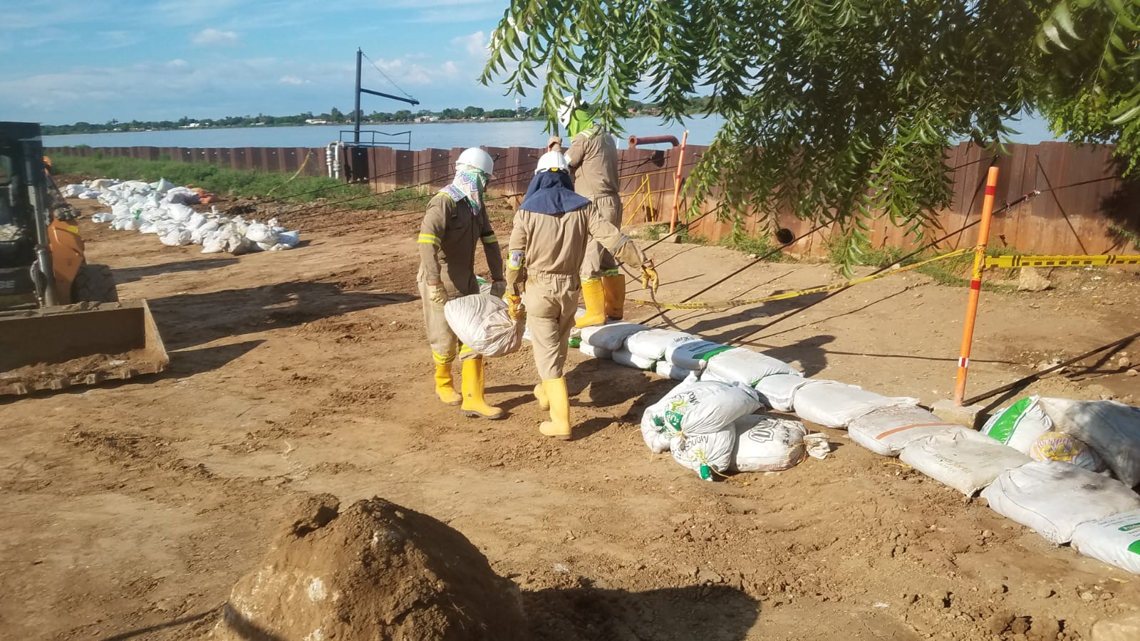 SERVICIO PARA ATENCIÓN DE LA URGENCIA Y MITIGACIÓN DE LA SOCAVACIÓN DEL SISTEMA DE TABLESTACAS POR CAUSAS DE INICIO DE LAS LLUVIAS CAMBIO DE GUAYAS