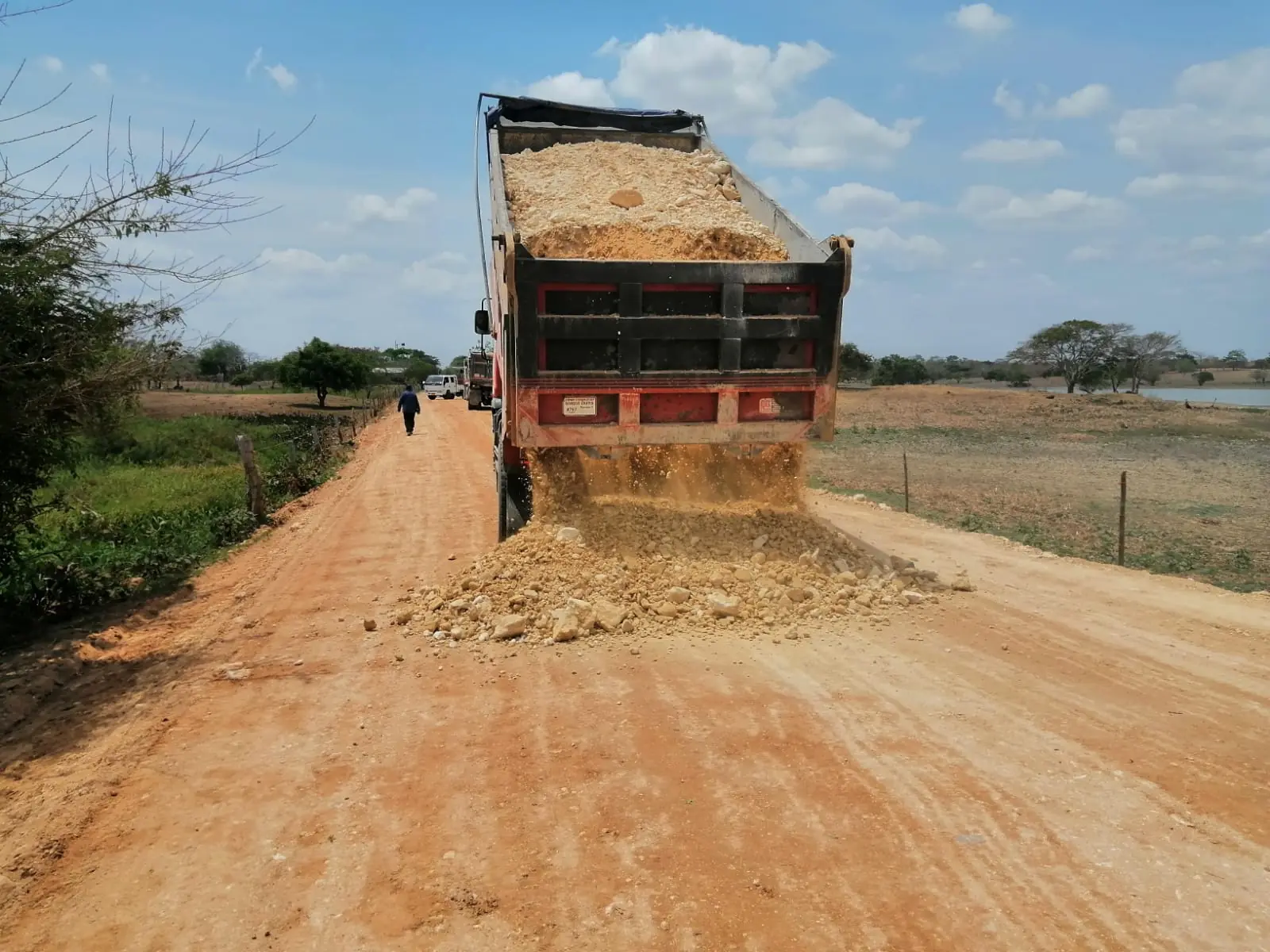 MEJORAMIENTO DE VIA DE ACCESO A LA PLANTA DE CENIT ( EN EL RETIRO MAGANGUE)